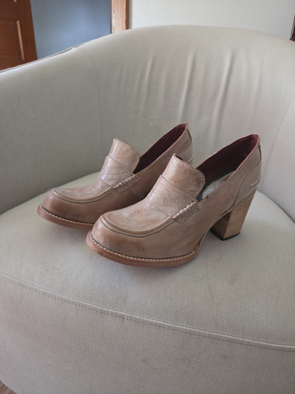 Women's Freebird Bellavue Taupe Leather Block Heel Loafers